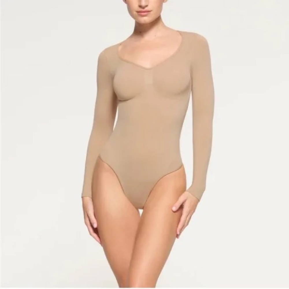 NWOT SKIMS LONG SLEEVE BODYSUIT- XL